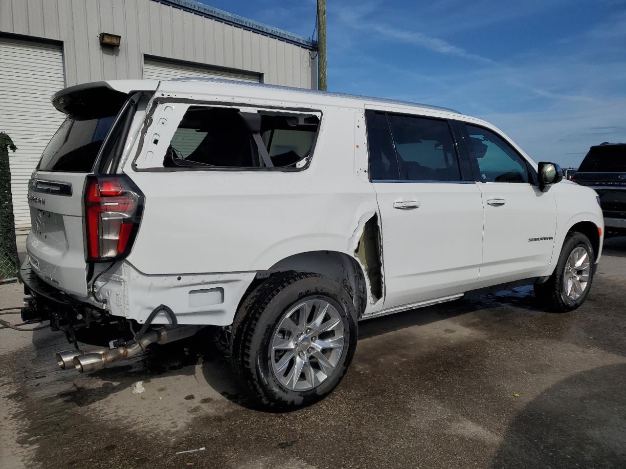2023 CHEVROLET SUBURBAN C - Фото 3