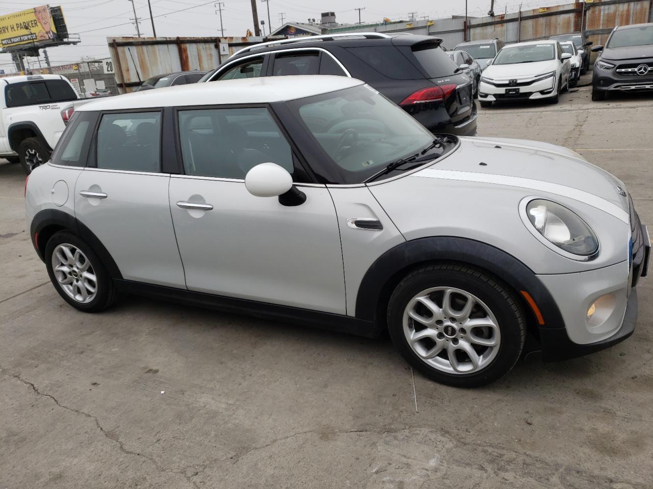 2017 MINI COOPER - Image 4