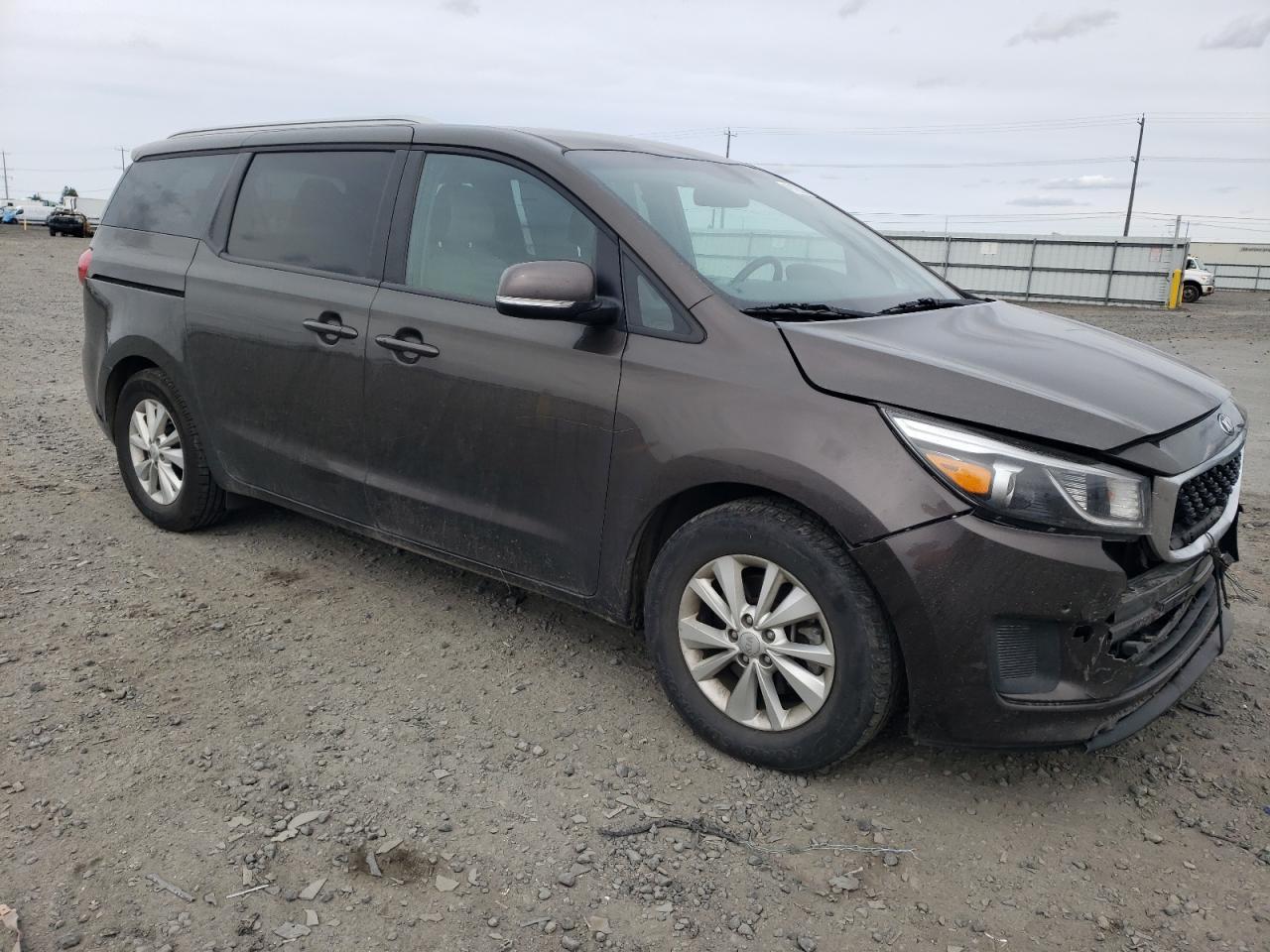 2017 KIA SEDONA LX - Image 4