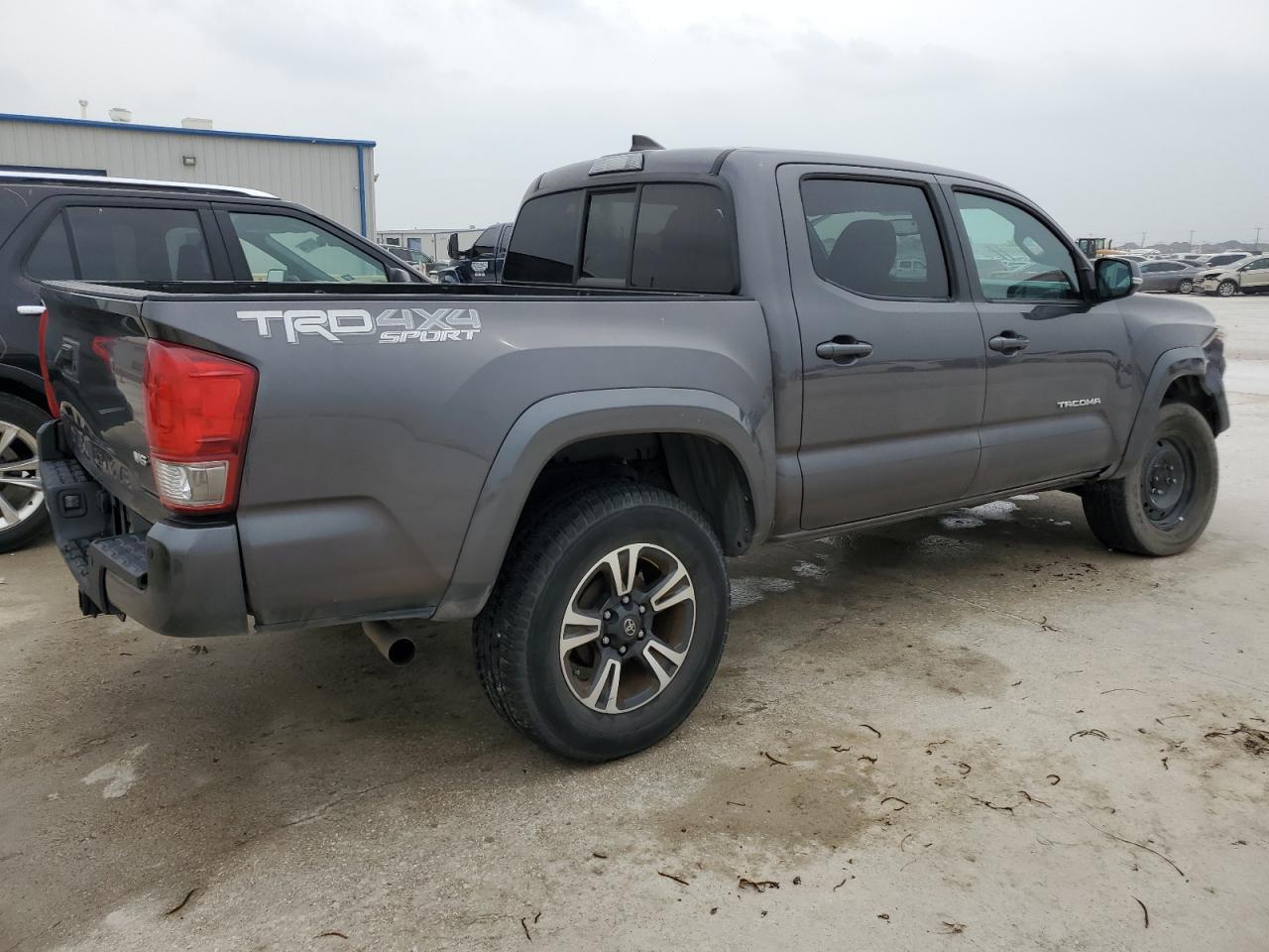 2016 TOYOTA TACOMA DOU - Фото 3