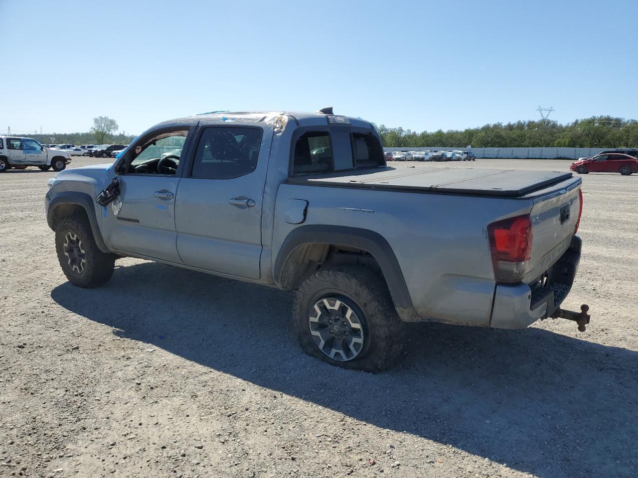 2019 TOYOTA TACOMA DOU - Фото 2