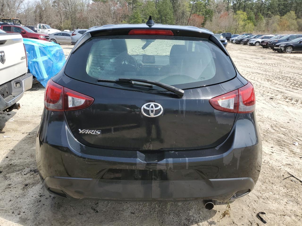 2020 TOYOTA YARIS LE - Фото 6