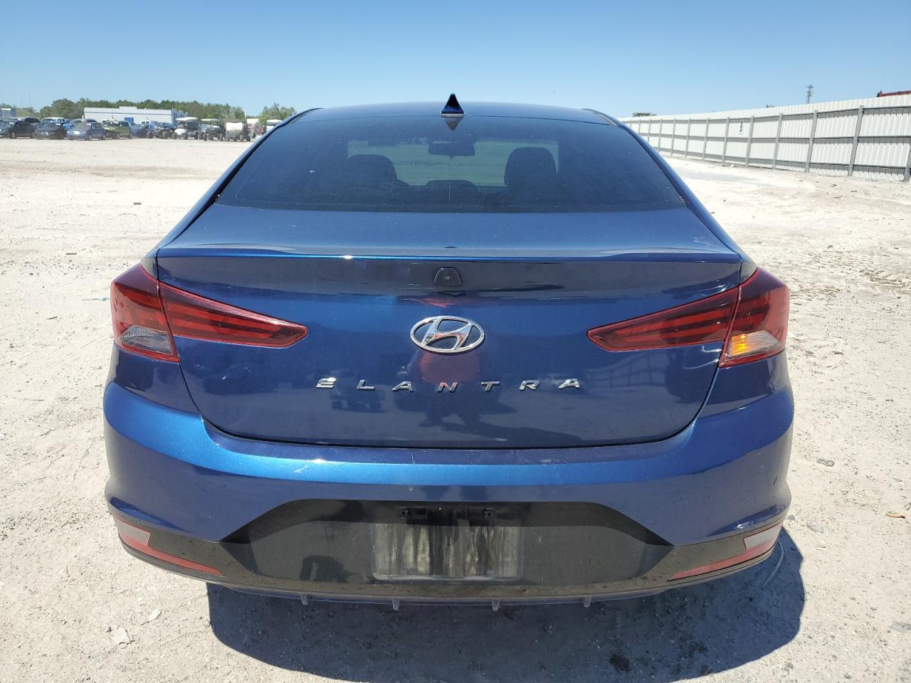 2019 HYUNDAI ELANTRA SE - Image 6