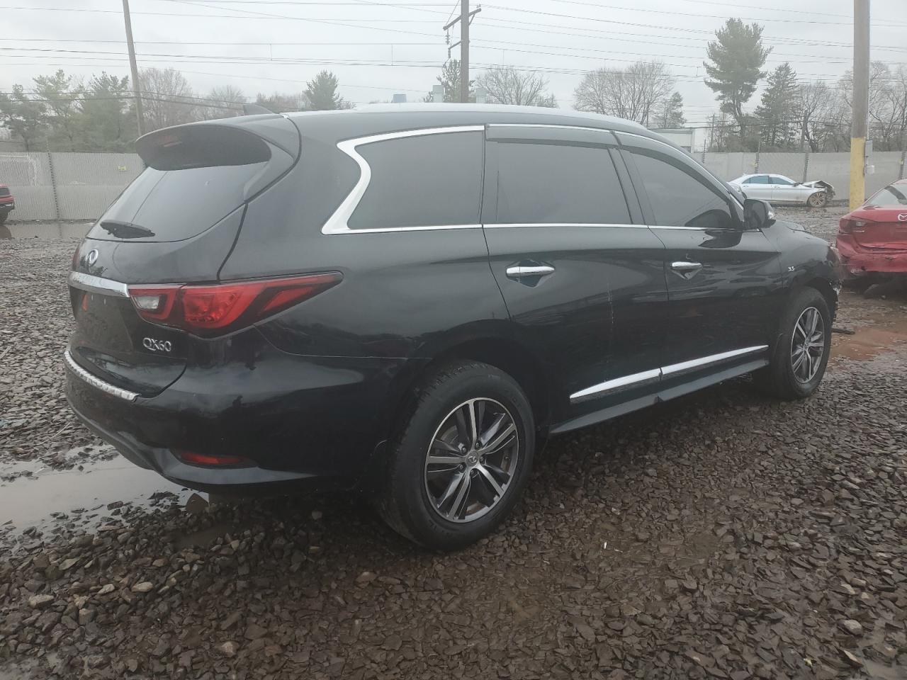 2019 INFINITI QX60 LUXE - Image 3