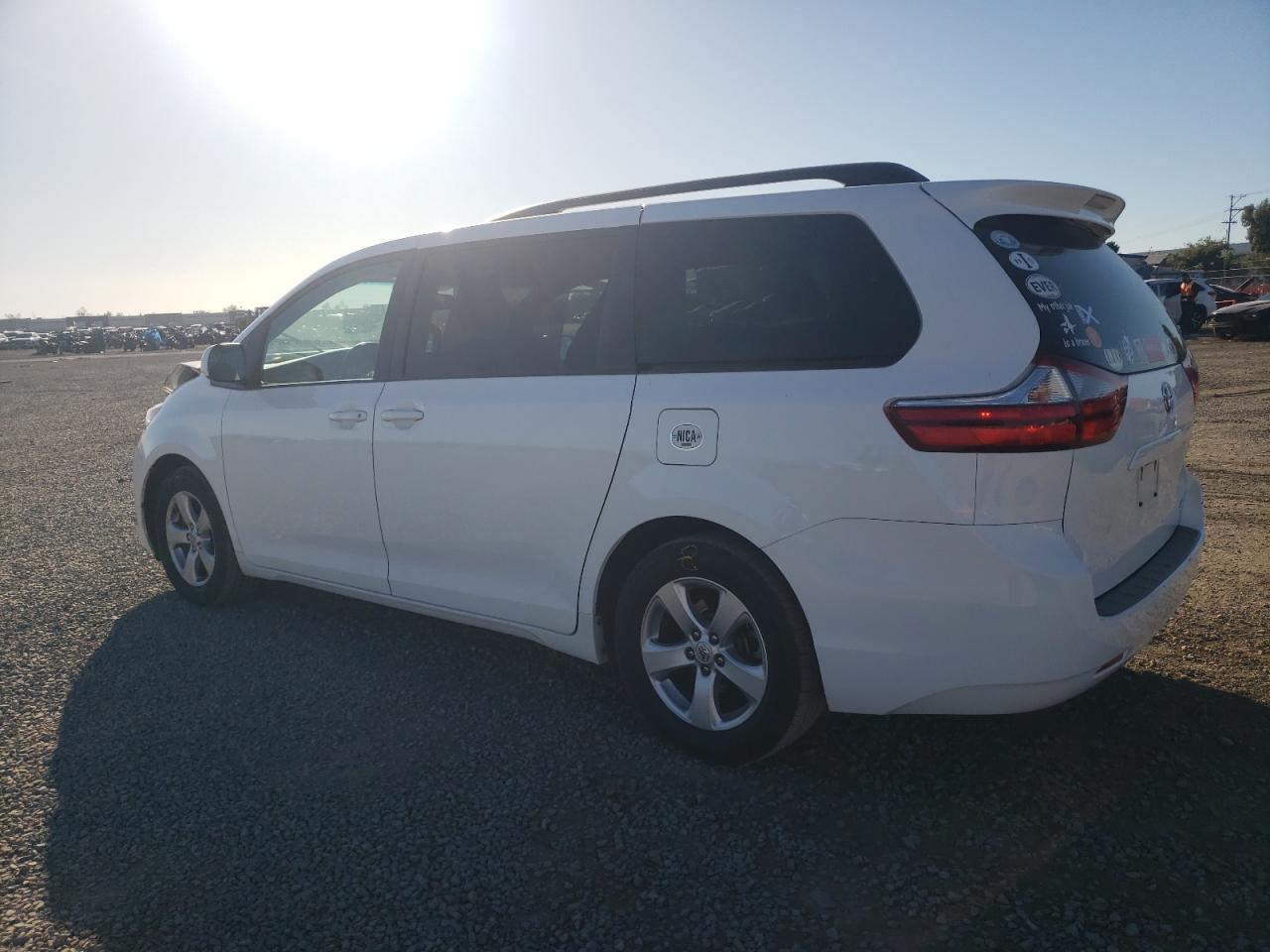 2015 TOYOTA SIENNA LE - Image 2