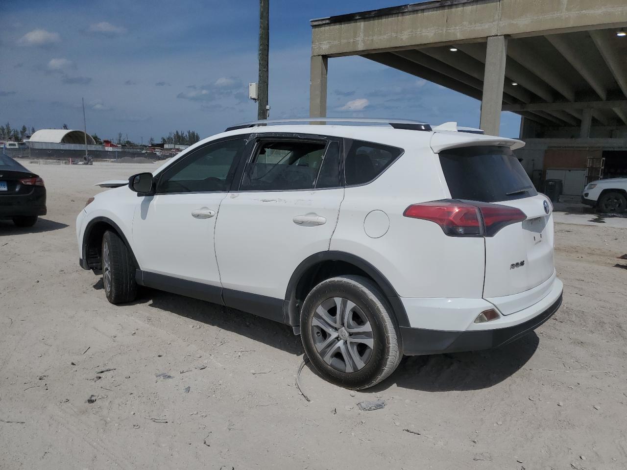 2016 TOYOTA RAV4 LE - Фото 2