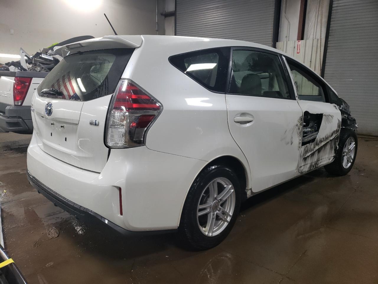 2015 TOYOTA PRIUS V - Фото 3