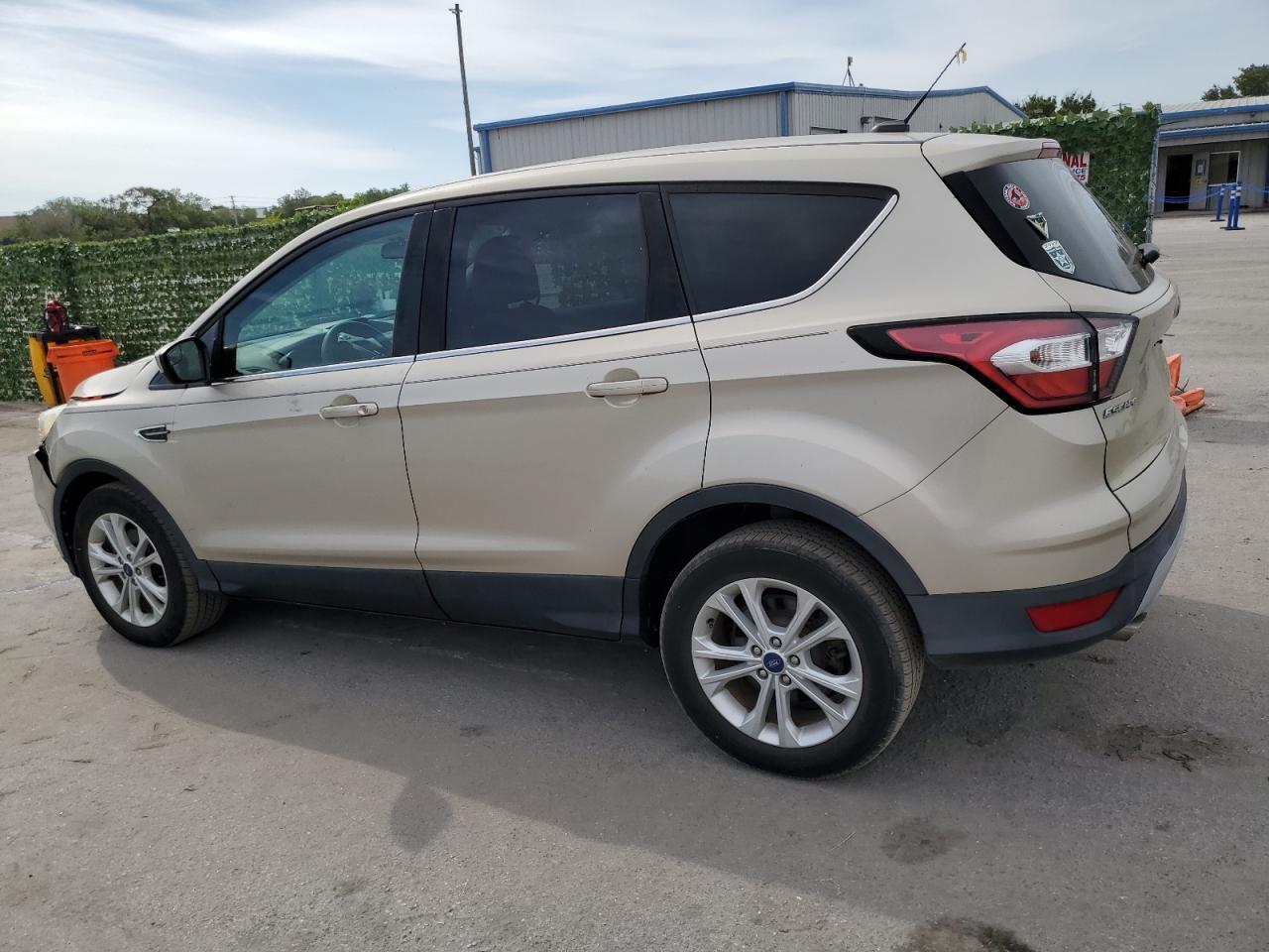 2017 FORD ESCAPE SE - Image 2