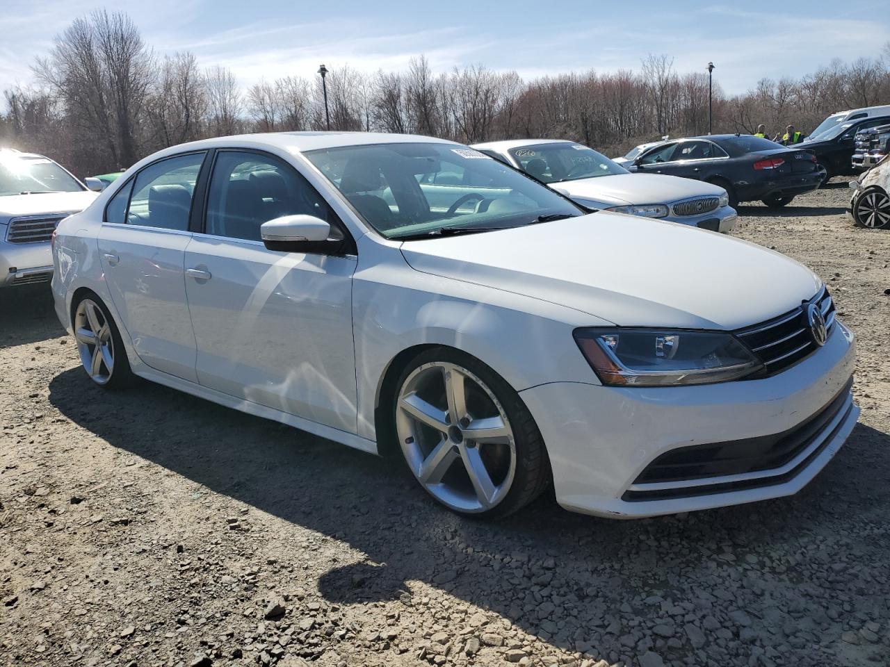 2017 VOLKSWAGEN JETTA SE - Image 4