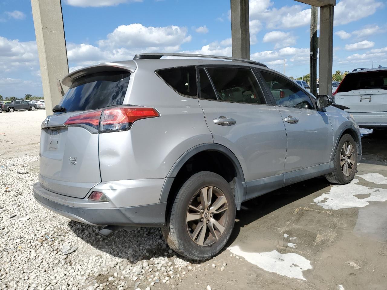 2017 TOYOTA RAV4 XLE - Image 3