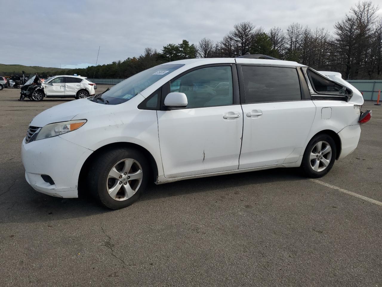 2013 TOYOTA SIENNA LE car image