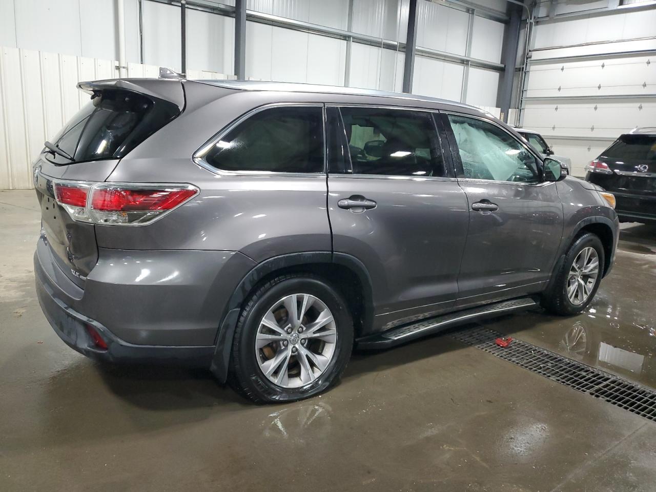 2015 TOYOTA HIGHLANDER - Фото 3