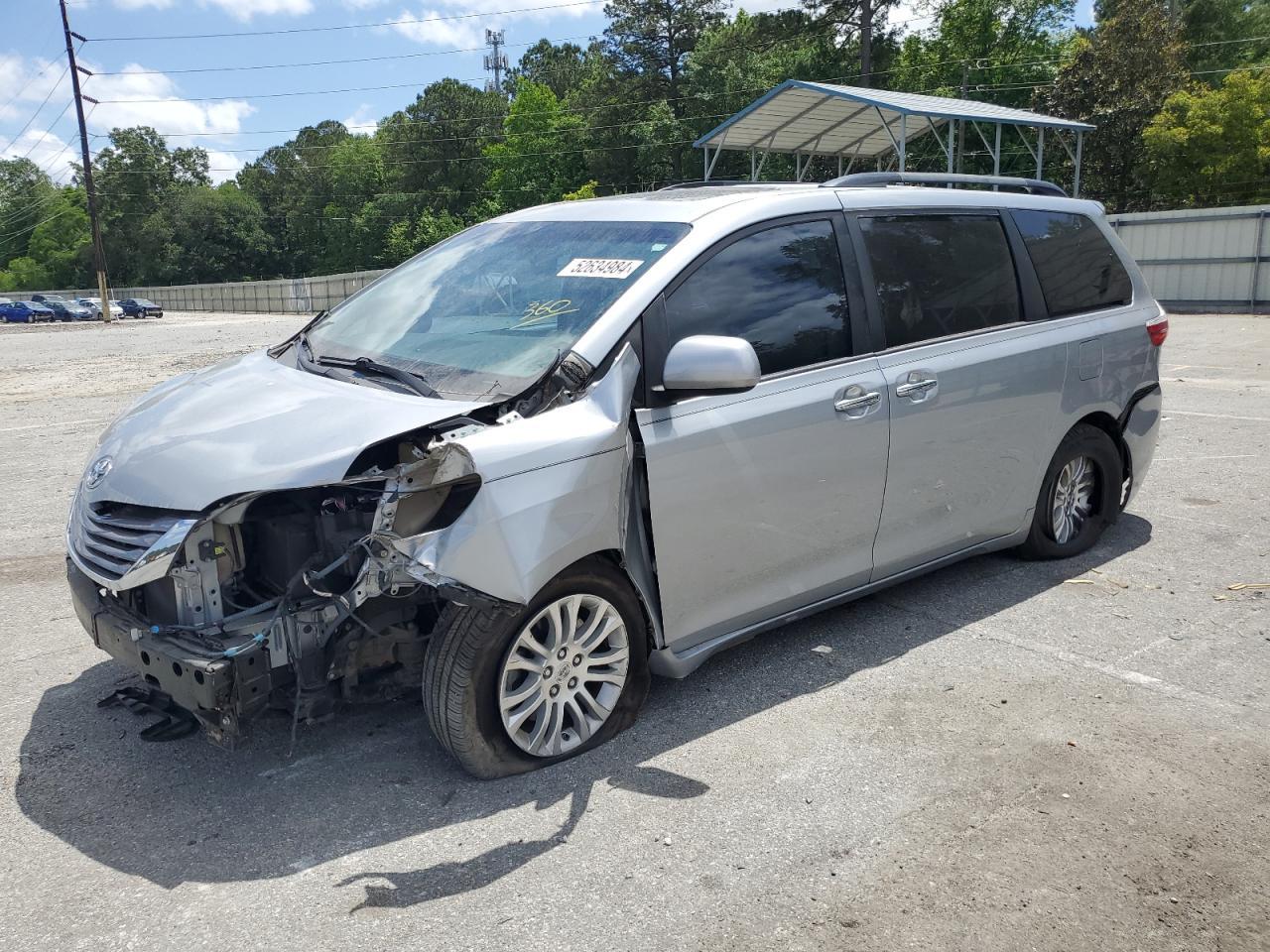 2016 TOYOTA SIENNA XLE car image