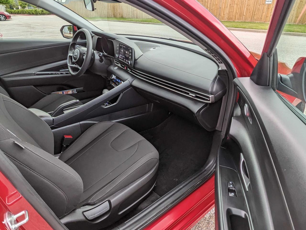 2023 HYUNDAI ELANTRA SE - Image 5