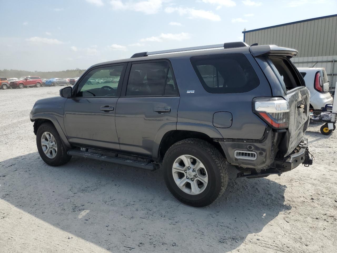 2022 TOYOTA 4RUNNER SR - Фото 2
