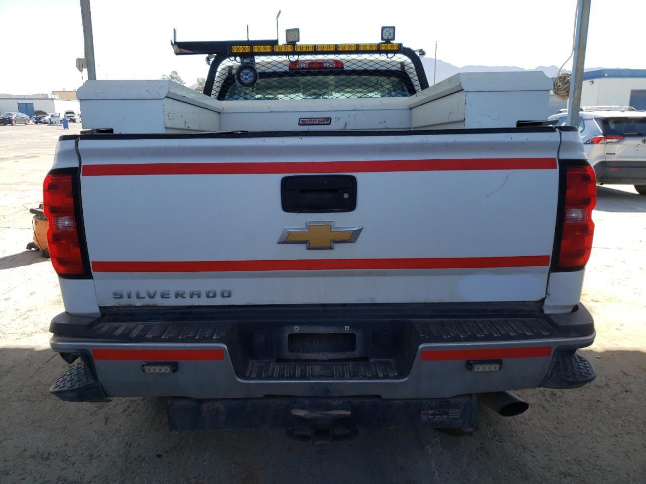 2018 CHEVROLET SILVERADO - Image 6
