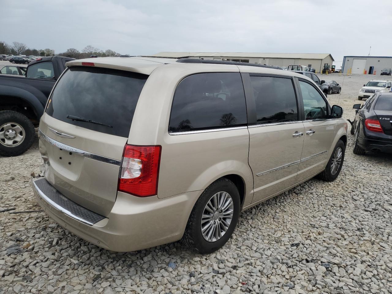 2014 CHRYSLER TOWN & COU - Image 3