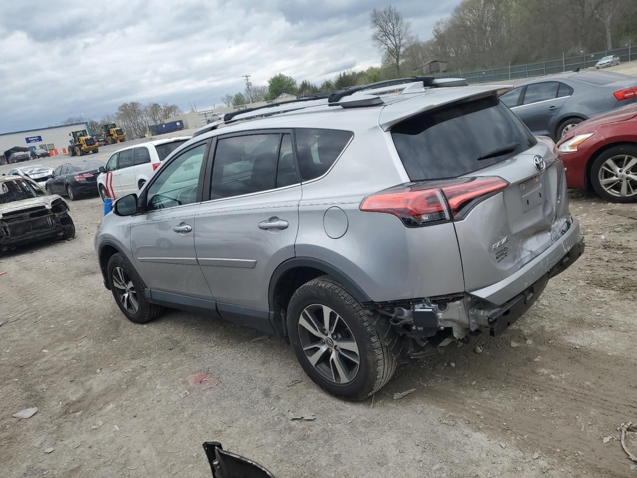 2017 TOYOTA RAV4 XLE - Фото 2