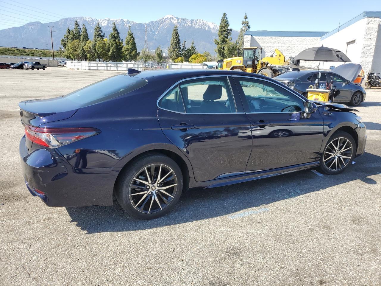 2021 TOYOTA CAMRY SE - Фото 3