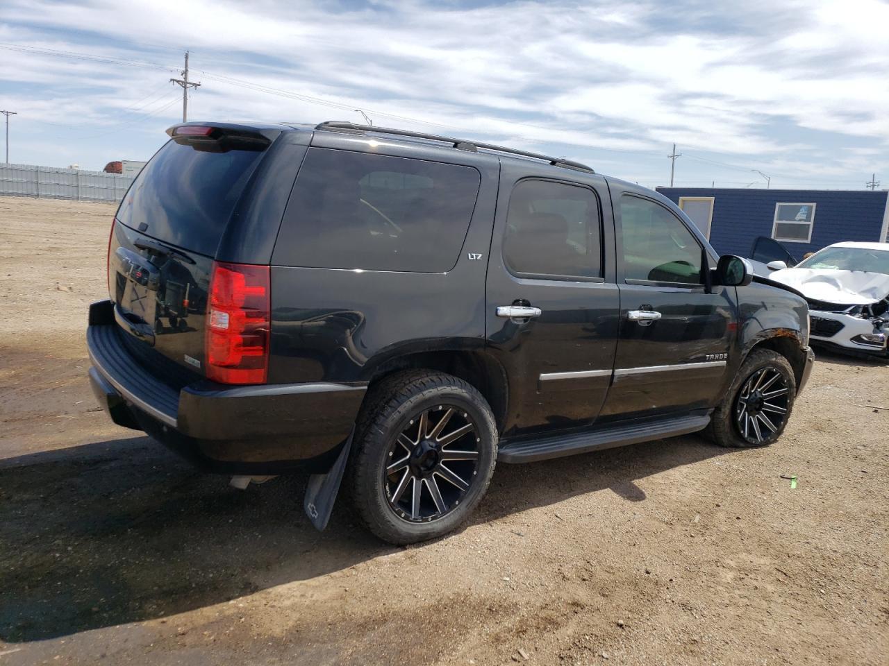 2011 CHEVROLET TAHOE K150 - Фото 3