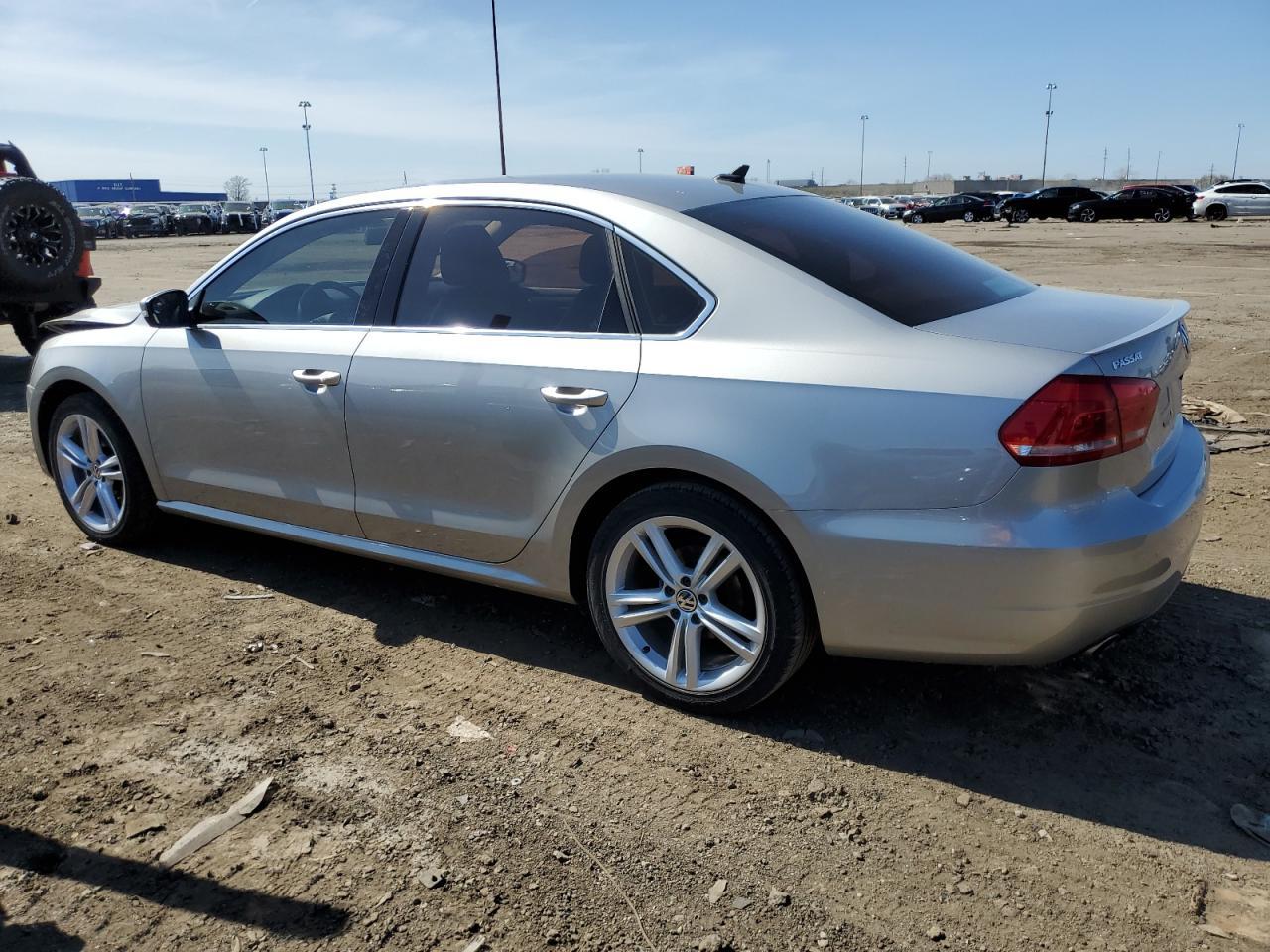 2014 VOLKSWAGEN PASSAT SE - Фото 2
