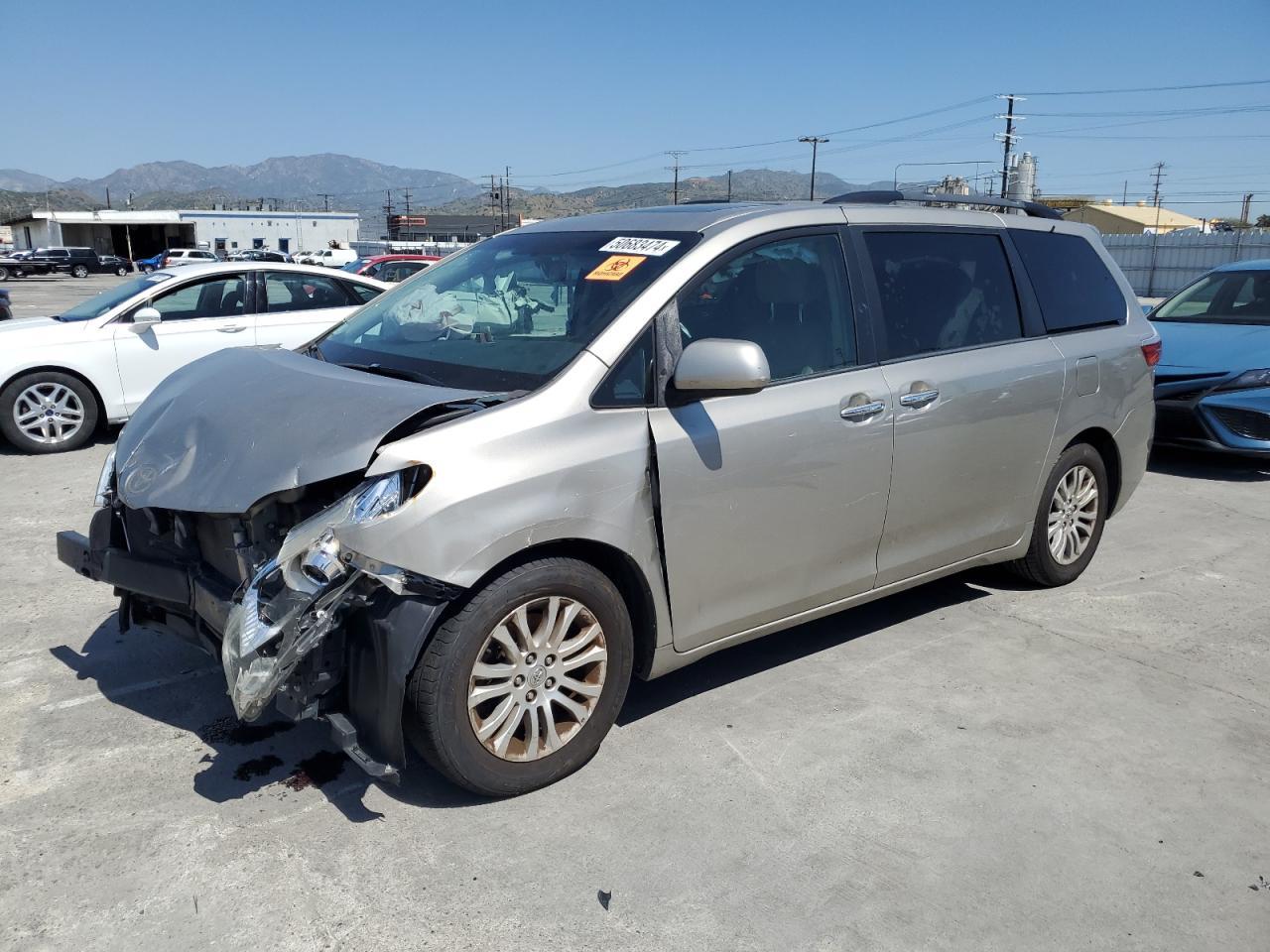 2015 TOYOTA SIENNA XLE