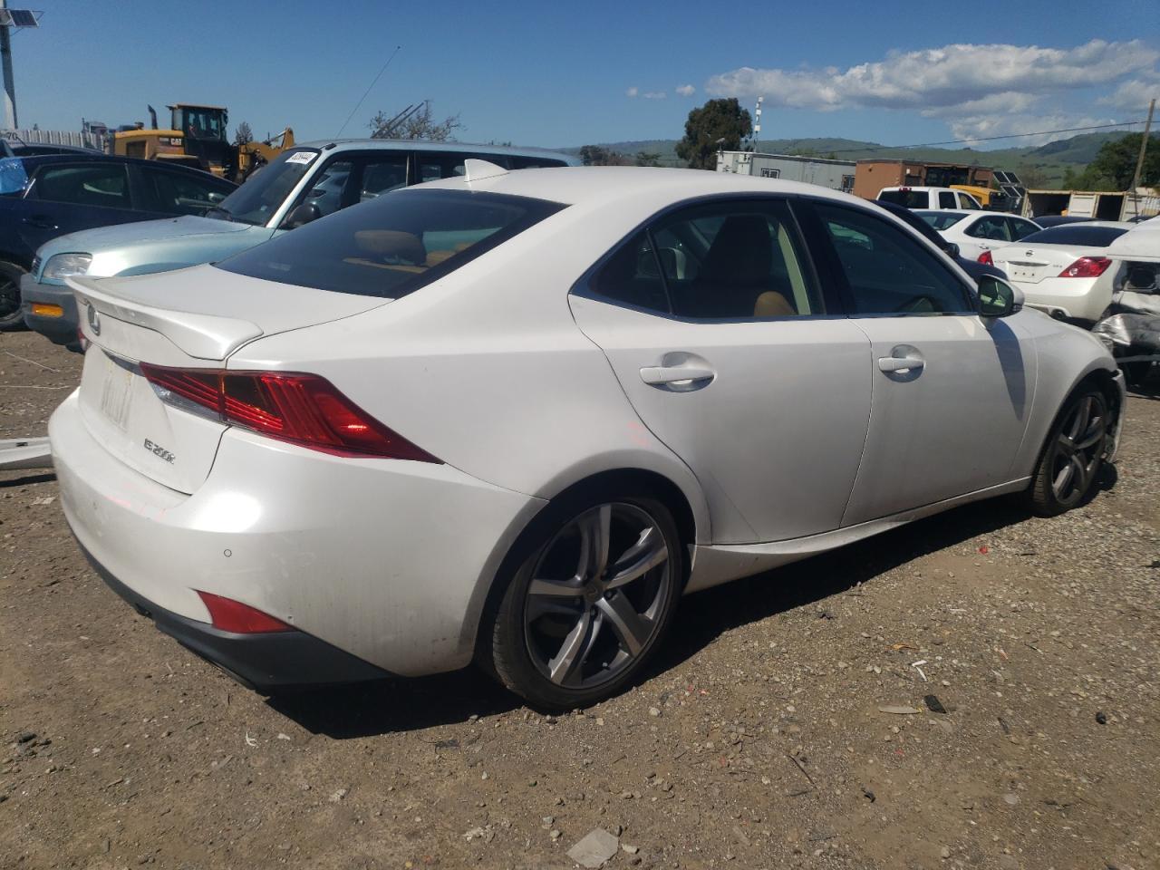 2017 LEXUS IS 200T - Фото 3