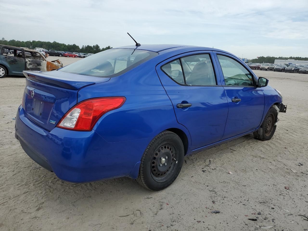 2016 NISSAN VERSA S - Фото 3