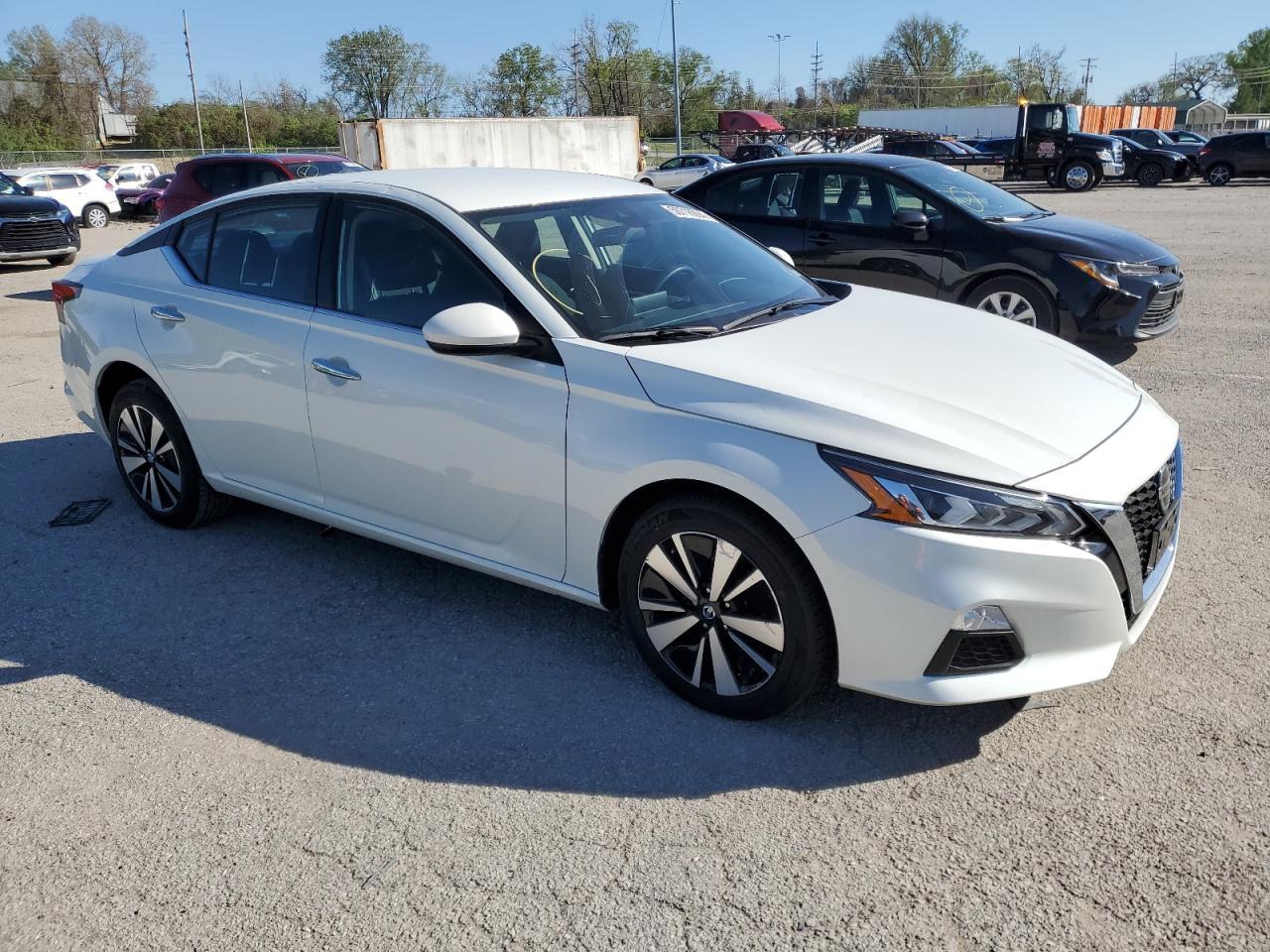 2022 NISSAN ALTIMA SV - Image 4