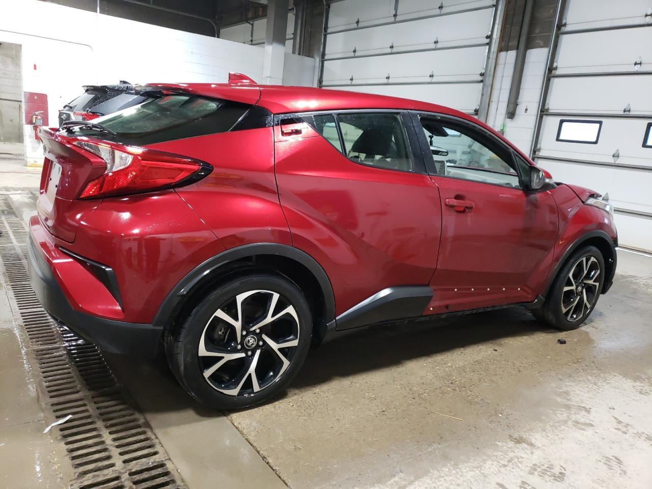 2019 TOYOTA C-HR XLE - Фото 3