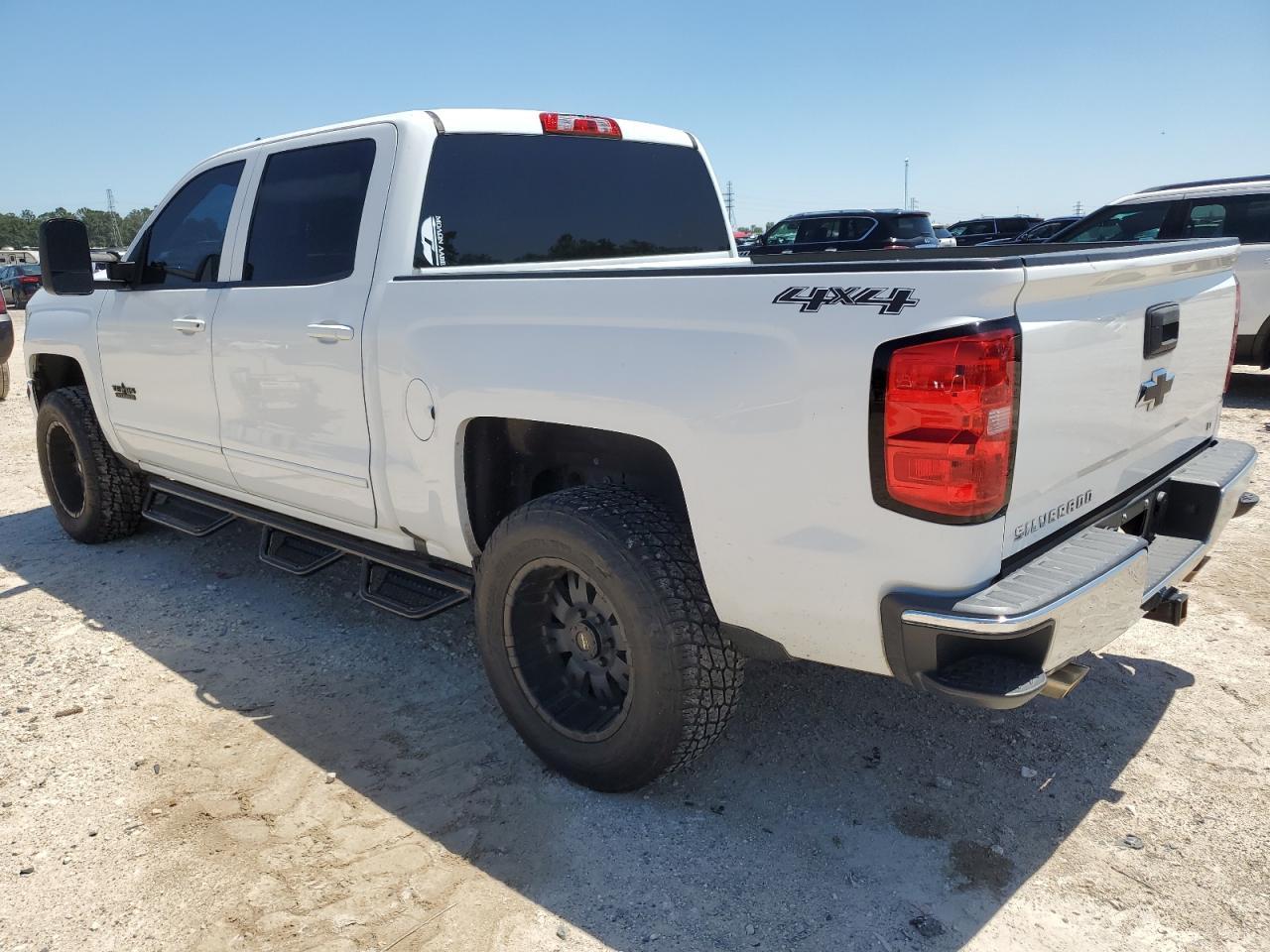 2017 CHEVROLET SILVERADO - Фото 2