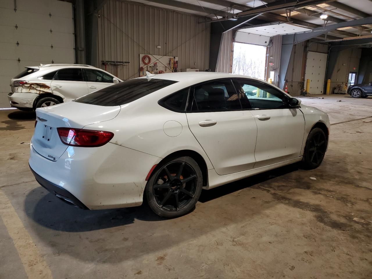 2015 CHRYSLER 200 S - Фото 3