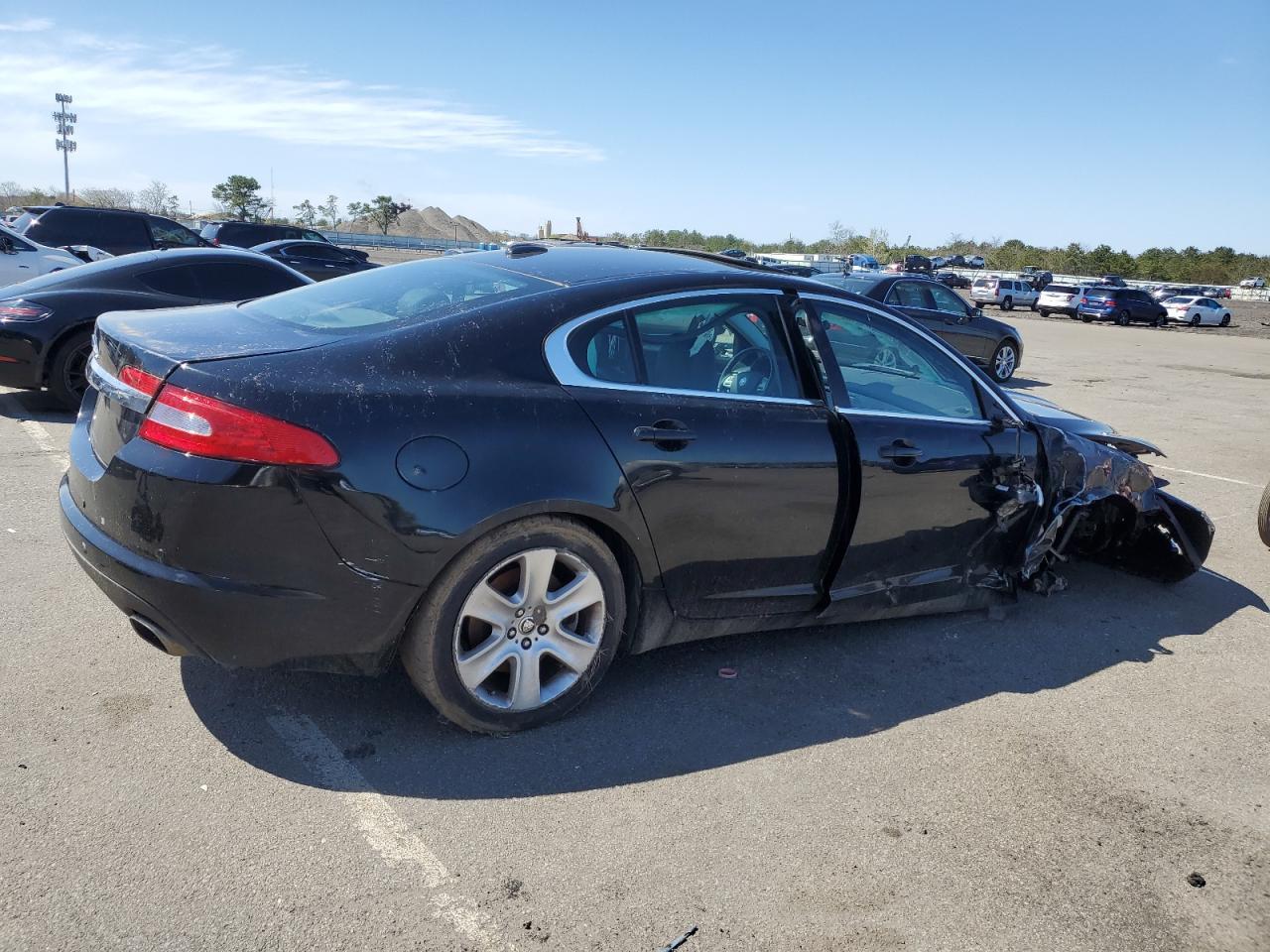 2011 JAGUAR XF - Image 3