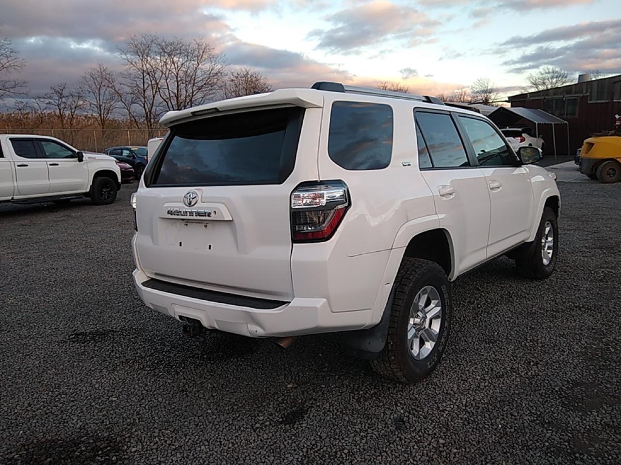 2019 TOYOTA 4RUNNER SR - Фото 4