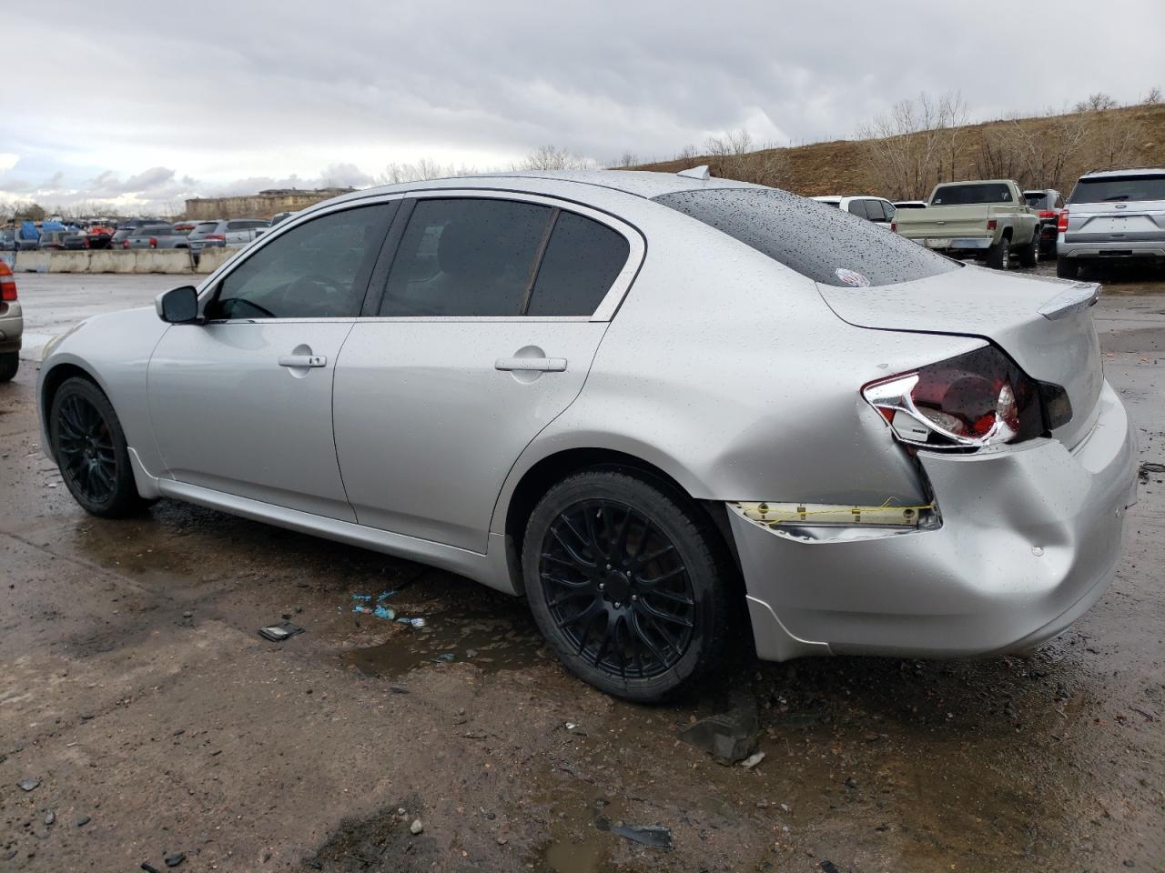 2011 INFINITI G37 - Фото 2