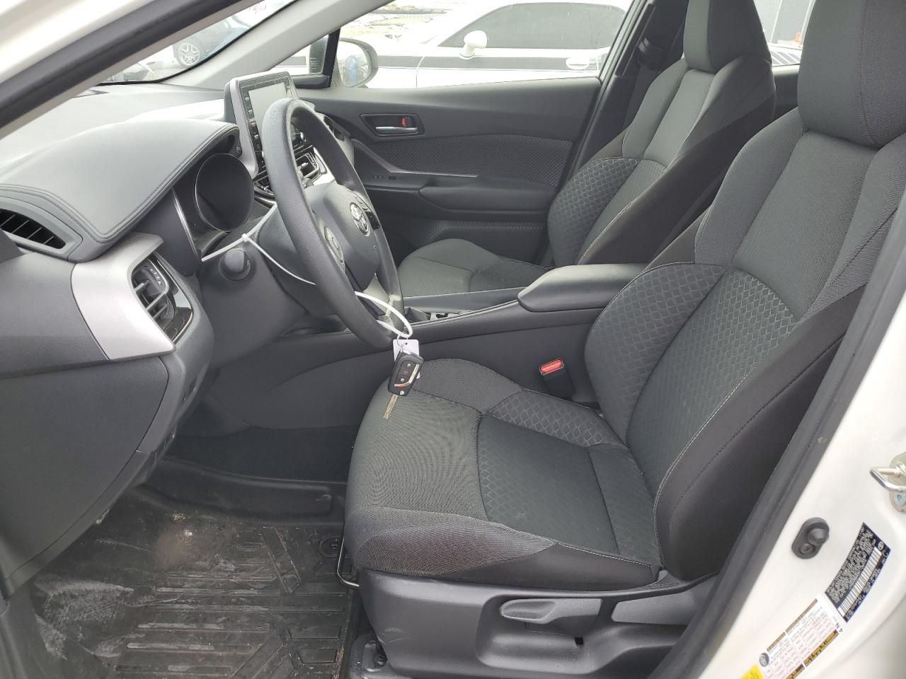 2021 TOYOTA C-HR XLE - Image 7