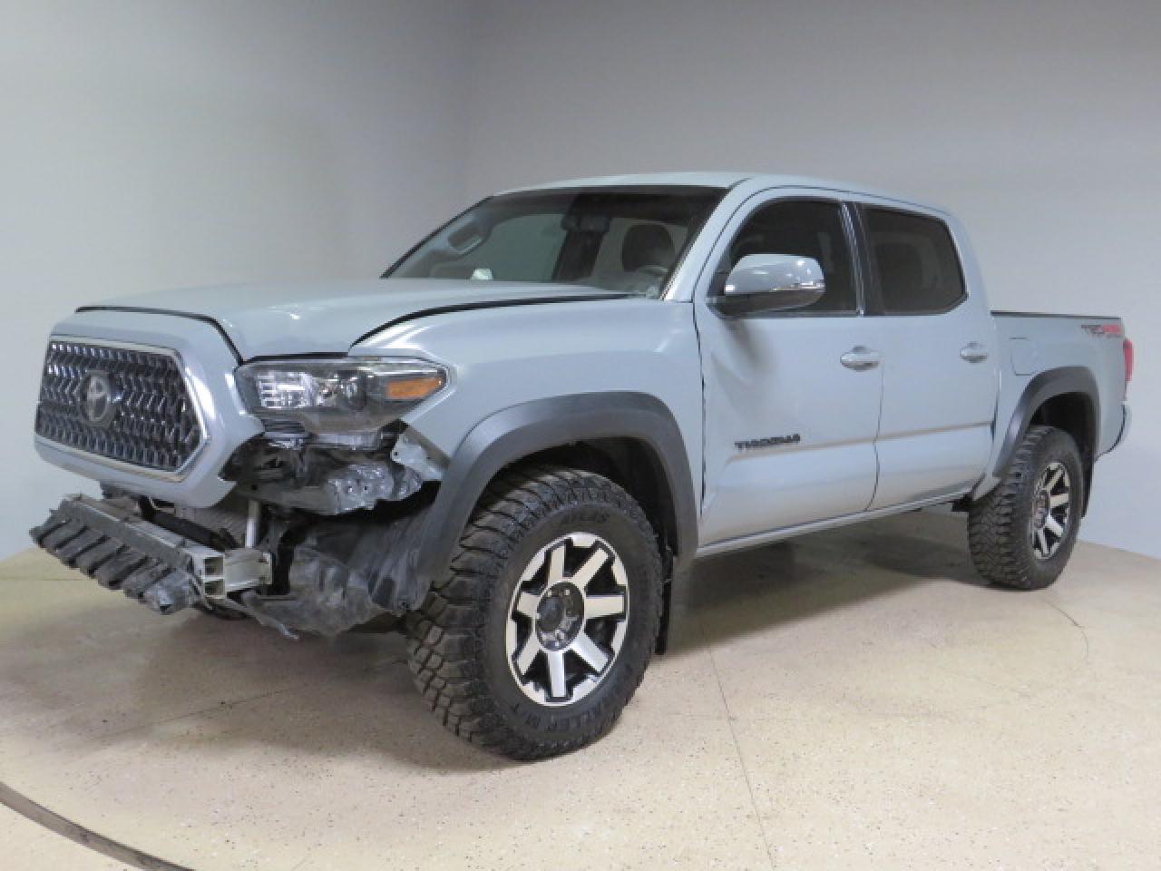 2019 TOYOTA TACOMA DOU - Фото 2