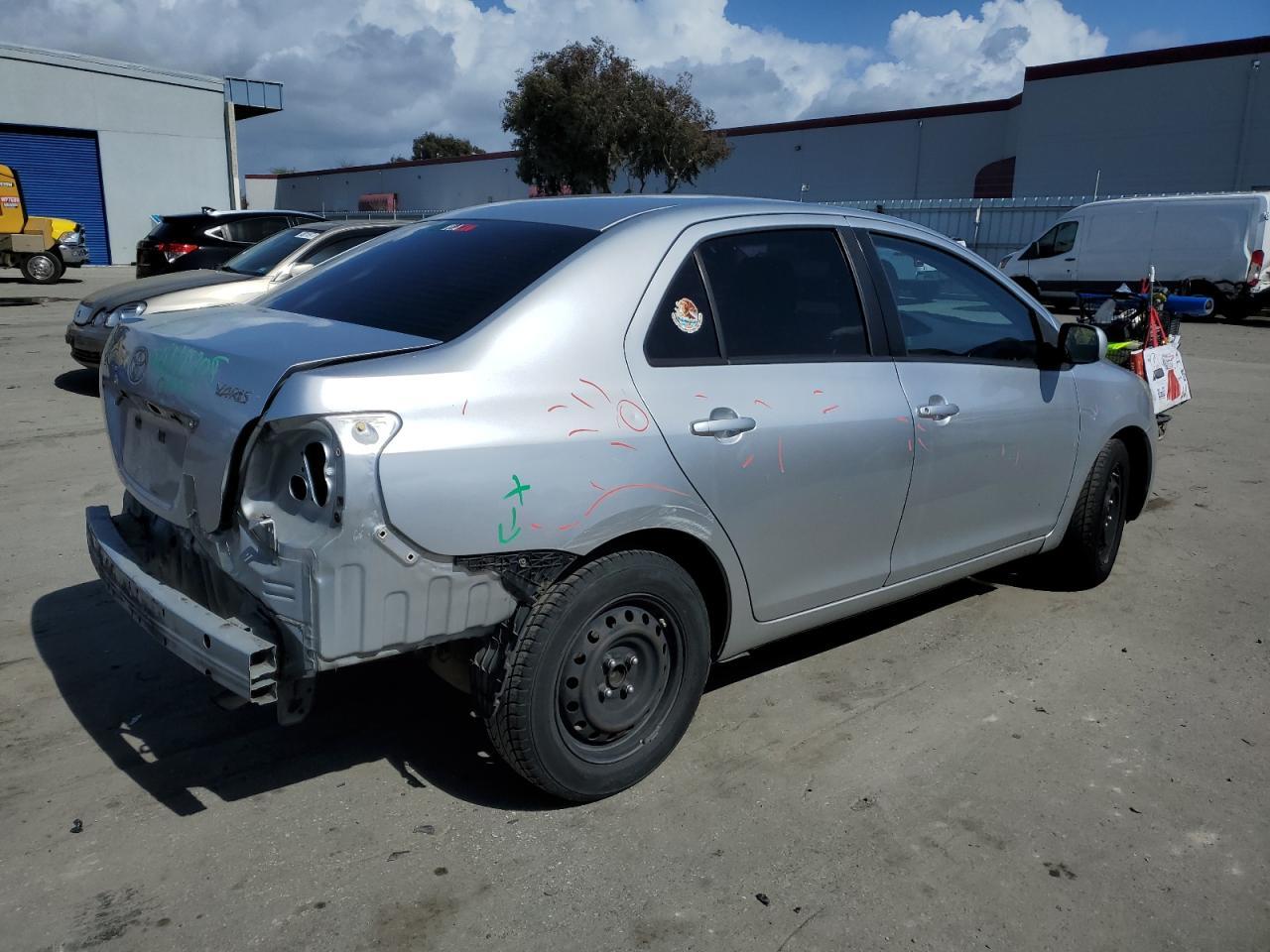 2012 TOYOTA YARIS - Фото 3