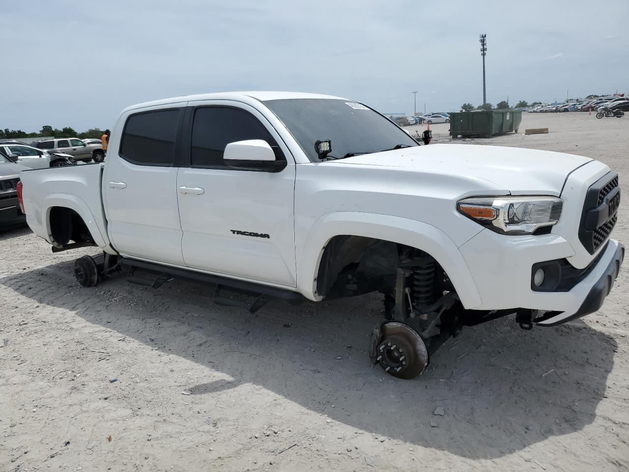 2017 TOYOTA TACOMA DOU - Фото 4