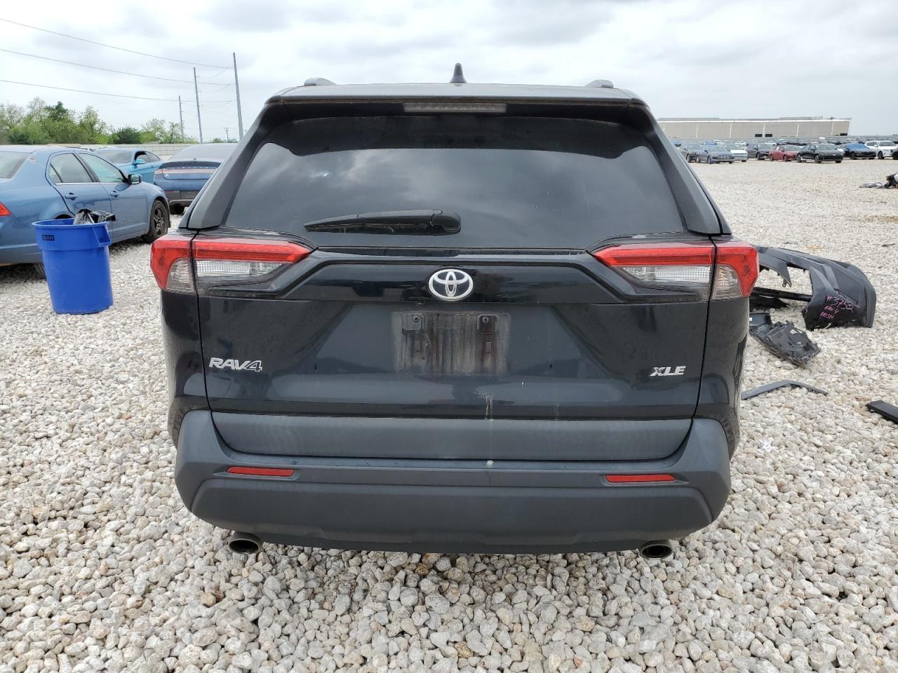 2020 TOYOTA RAV4 XLE P - Фото 6