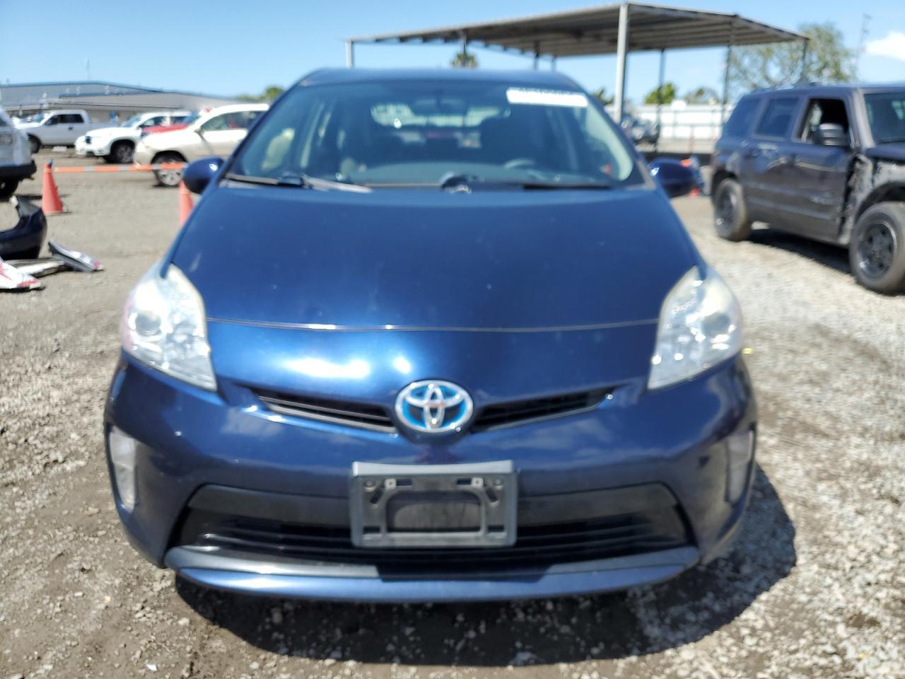 2015 TOYOTA PRIUS - Image 5
