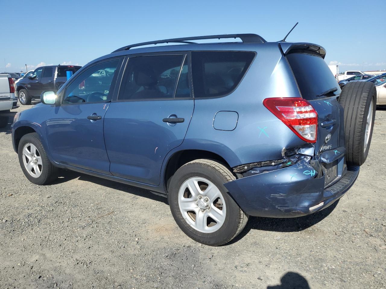 2011 TOYOTA RAV4 - Фото 2