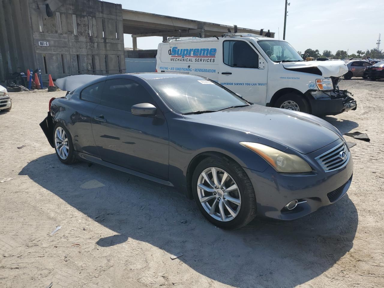 2011 INFINITI G37 BASE - Image 4