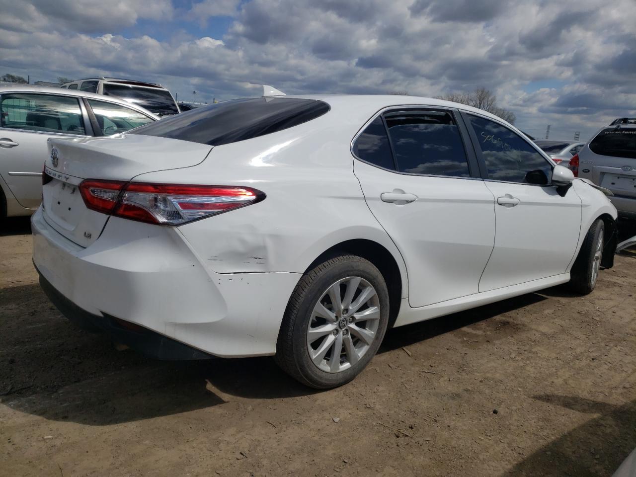 2020 TOYOTA CAMRY LE - Фото 3