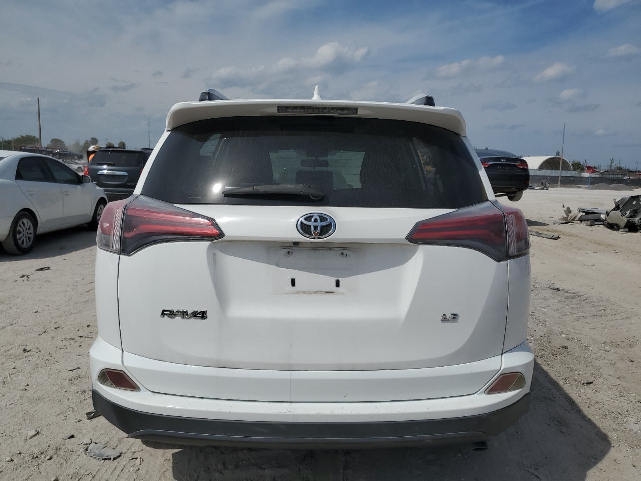 2016 TOYOTA RAV4 LE - Фото 6