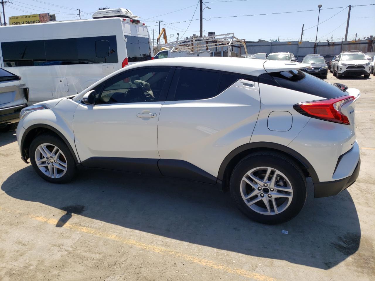 2021 TOYOTA C-HR XLE - Фото 2
