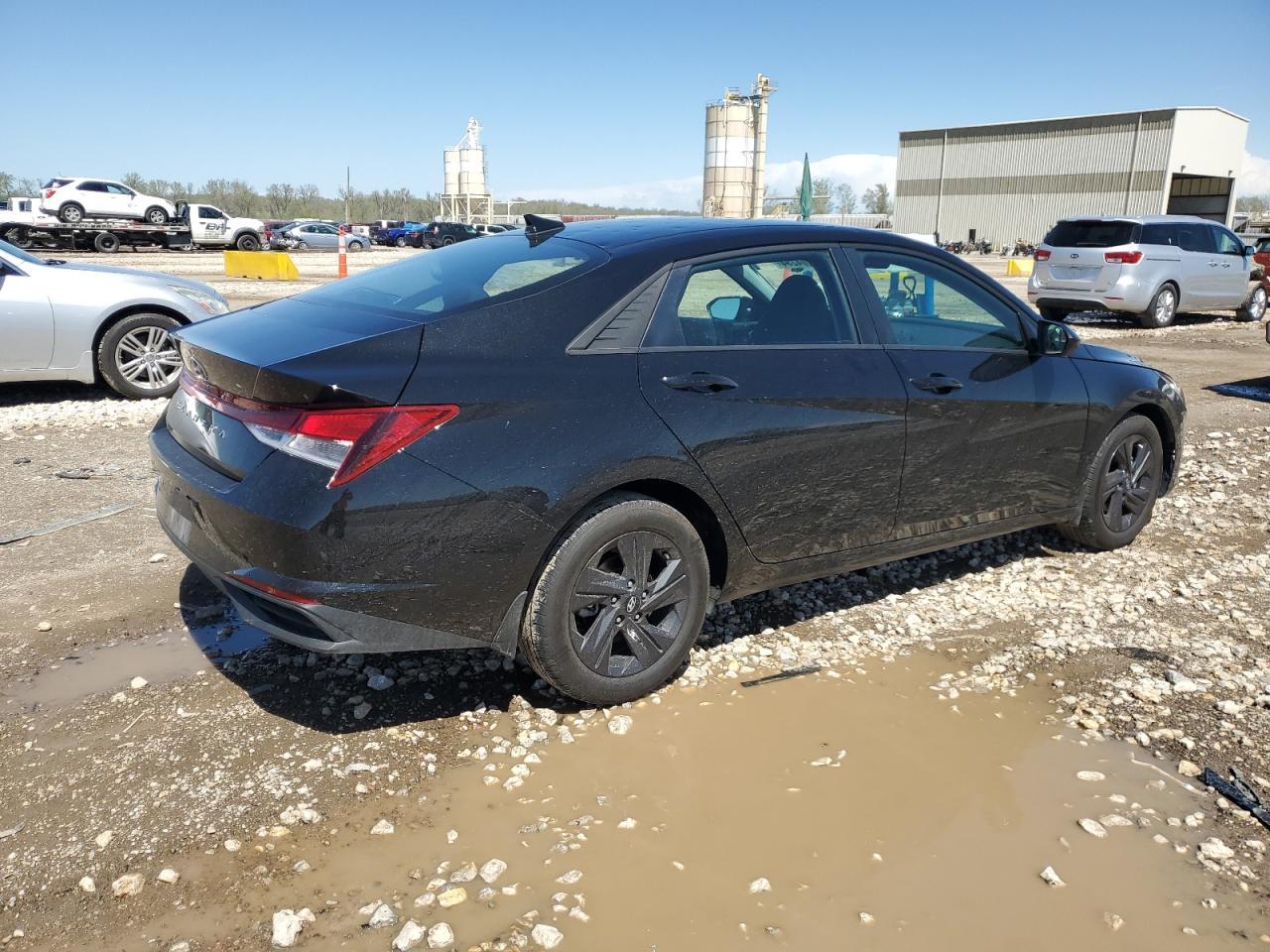2023 HYUNDAI ELANTRA SE - Фото 3