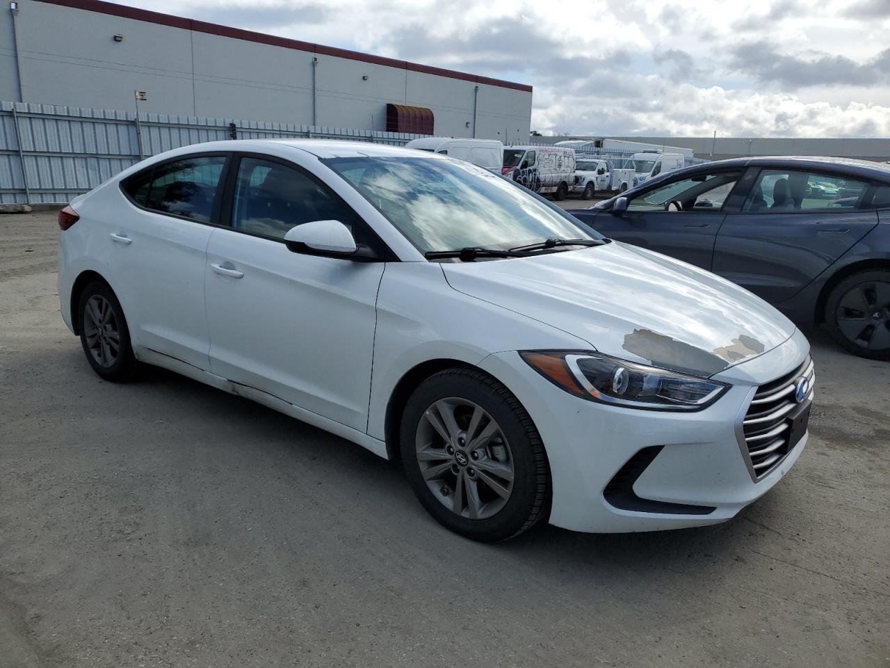 2018 HYUNDAI ELANTRA SE - Фото 4