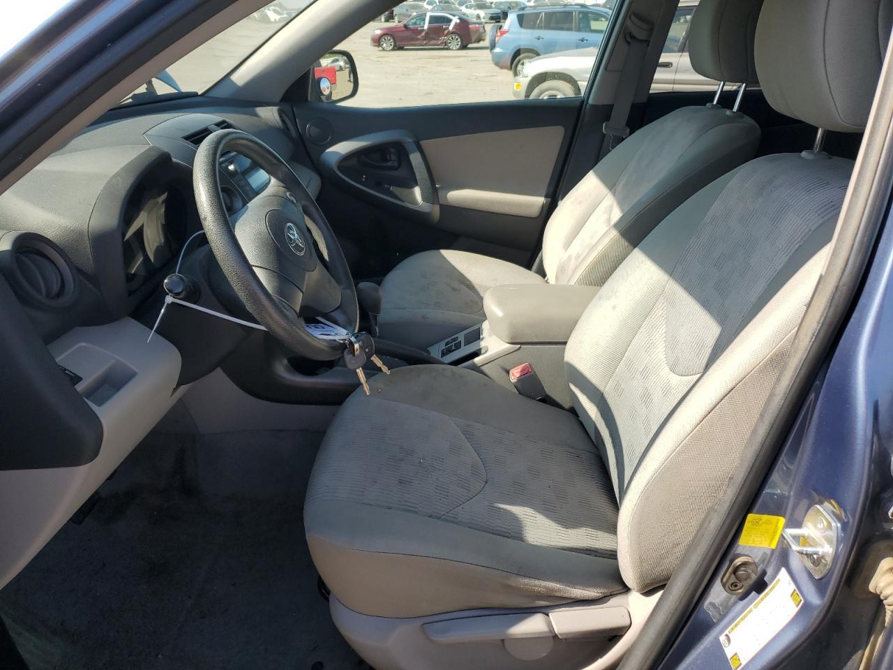 2011 TOYOTA RAV4 - Фото 7