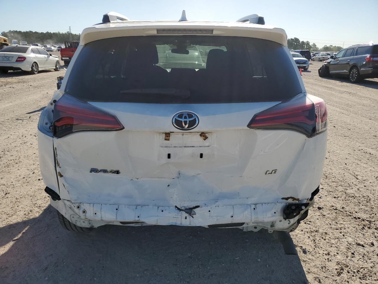 2018 TOYOTA RAV4 LE - Фото 6